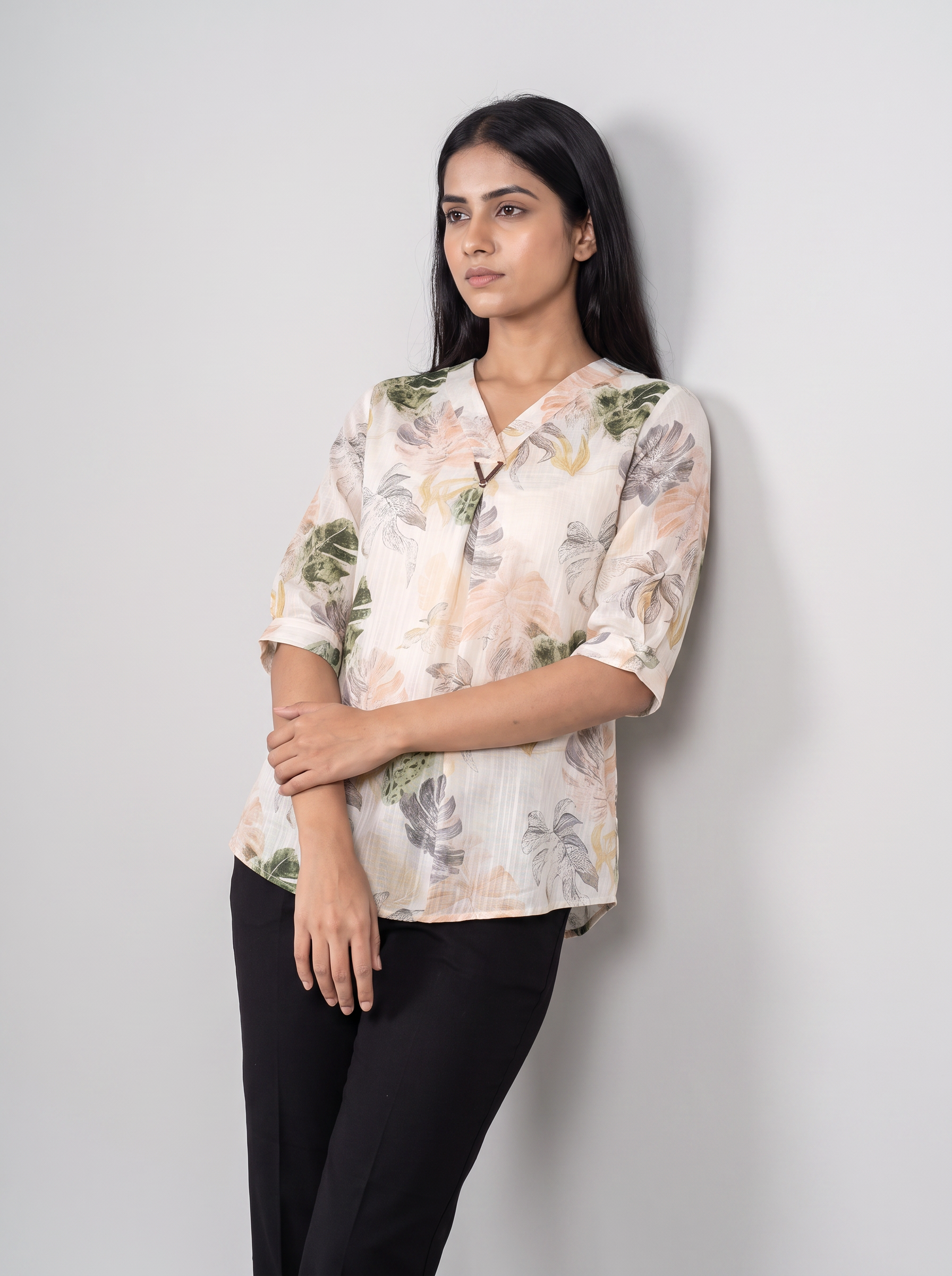 Botanical v-neck printed shirt
